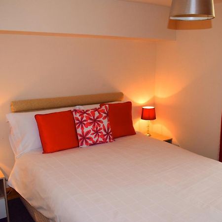 Two Bedroom Town Centre Apartment Elgin Luaran gambar