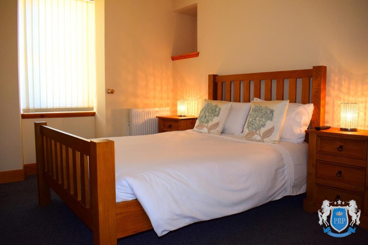 Two Bedroom Town Centre Apartment Elgin Luaran gambar