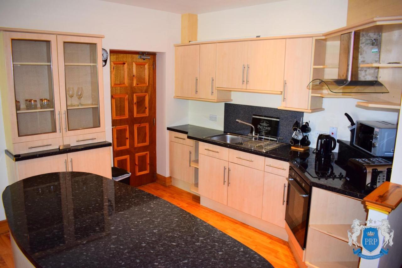 Two Bedroom Town Centre Apartment Elgin Luaran gambar
